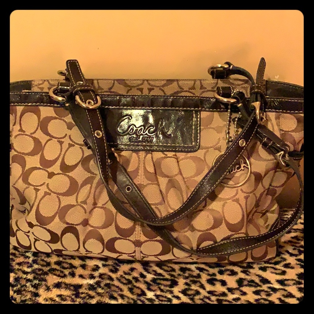Petite Coach handbag! Cute for work or play!